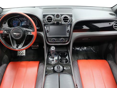 Used 2019 Bentley Bentayga image 42