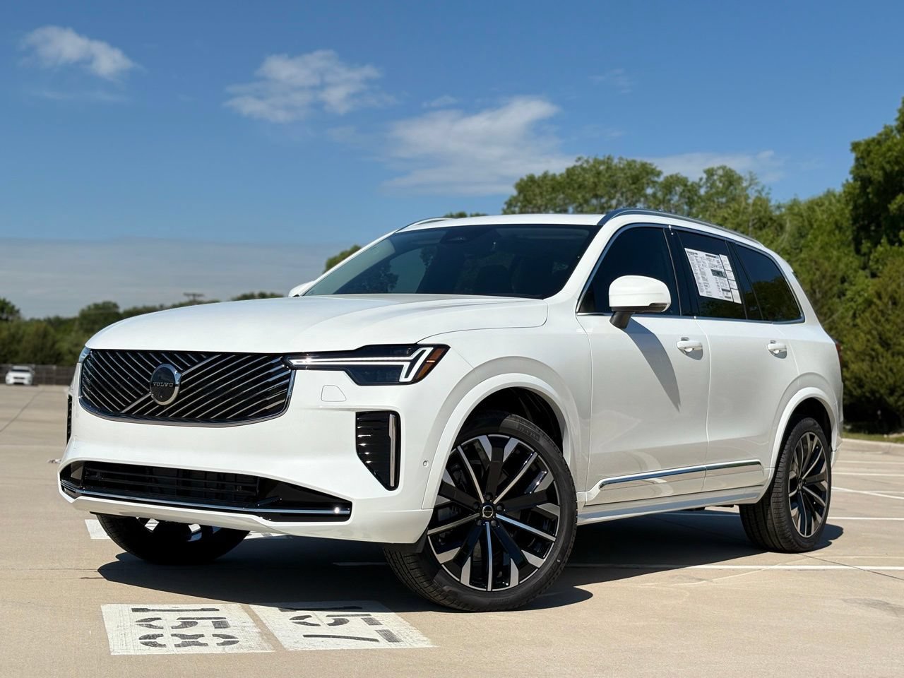 New 2026 Volvo XC90 B6 Plus w/ Protection Package Premier AWD/4WD image 2