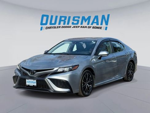 Used 2023 Toyota Camry SE w/ Cold Weather Package image 5