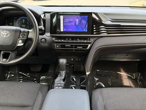 Used 2025 Toyota Camry LE FWD image 13