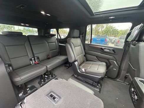 New 2025 Chevrolet Suburban High Country AWD/4WD image 21
