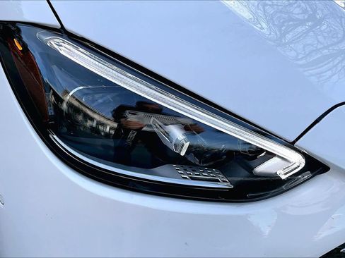 Certified 2025 Mercedes-Benz C 300 Sedan image 28