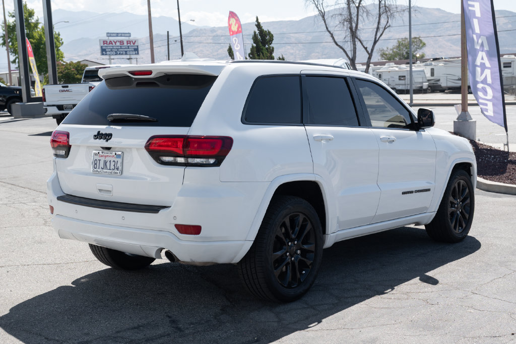 Used 2021 Jeep Grand Cherokee Laredo X RWD image 5