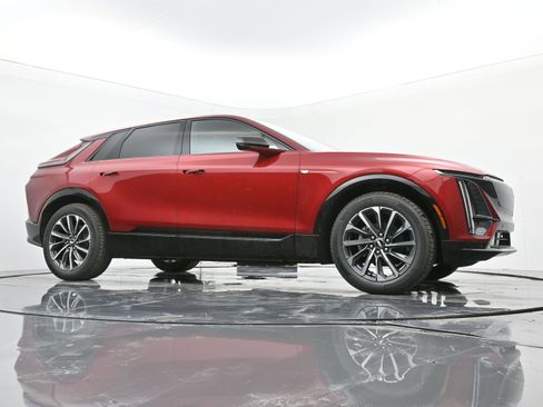 New 2025 Cadillac Lyriq Sport image 21