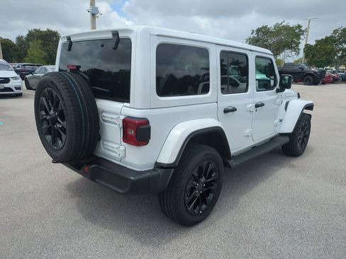Used 2025 Jeep Wrangler Unlimited Sahara AWD/4WD image 6