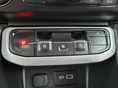 Used 2023 GMC Acadia SLE w/ Driver Convenience Package FWD image 21