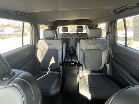 New 2025 Jeep Grand Cherokee L Altitude image 17