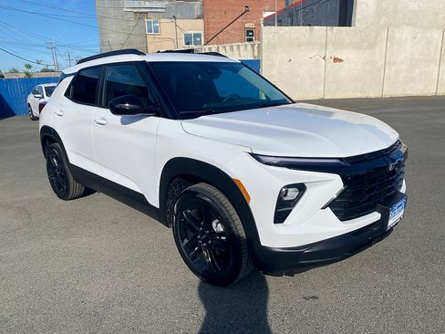 New 2026 Chevrolet TrailBlazer LT w/ Midnight Edition FWD image 8