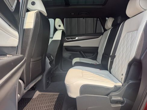 Used 2025 Volkswagen Atlas Cross Sport SEL Premium R-Line image 23