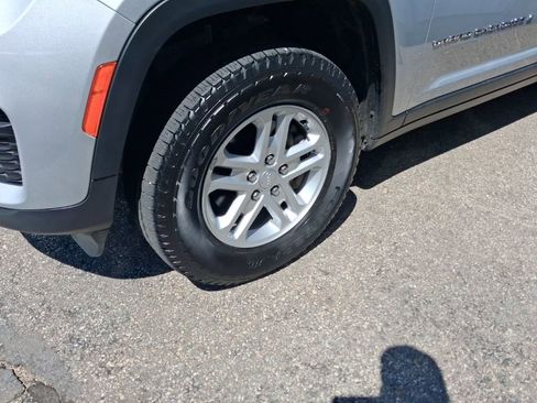 Used 2023 Jeep Grand Cherokee Laredo image 6