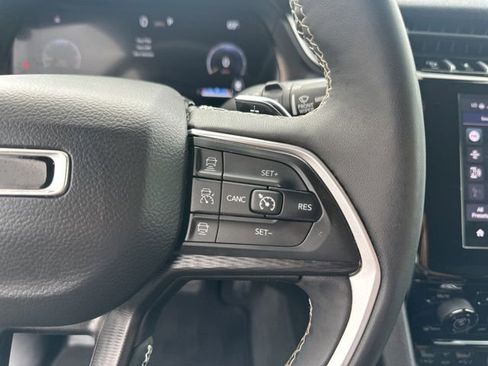 Used 2024 Jeep Grand Cherokee Altitude image 16