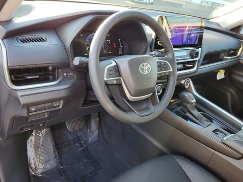 Used 2025 Toyota Grand Highlander AWD image 11