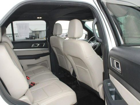 Used 2018 Ford Explorer XLT w/ Equipment Group 202A image 12