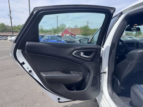 Used 2016 Chrysler 200 S w/ Comfort Group FWD image 10