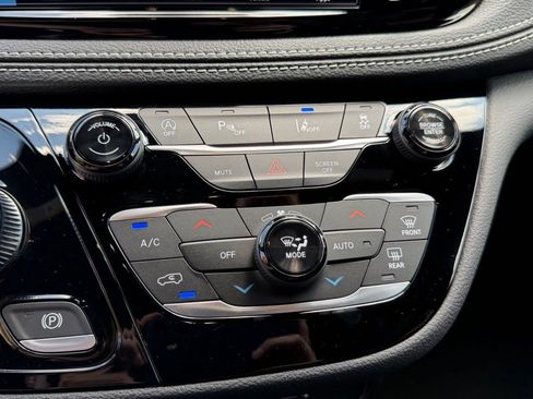 New 2026 Chrysler Pacifica Select w/ S Appearance Package FWD image 21