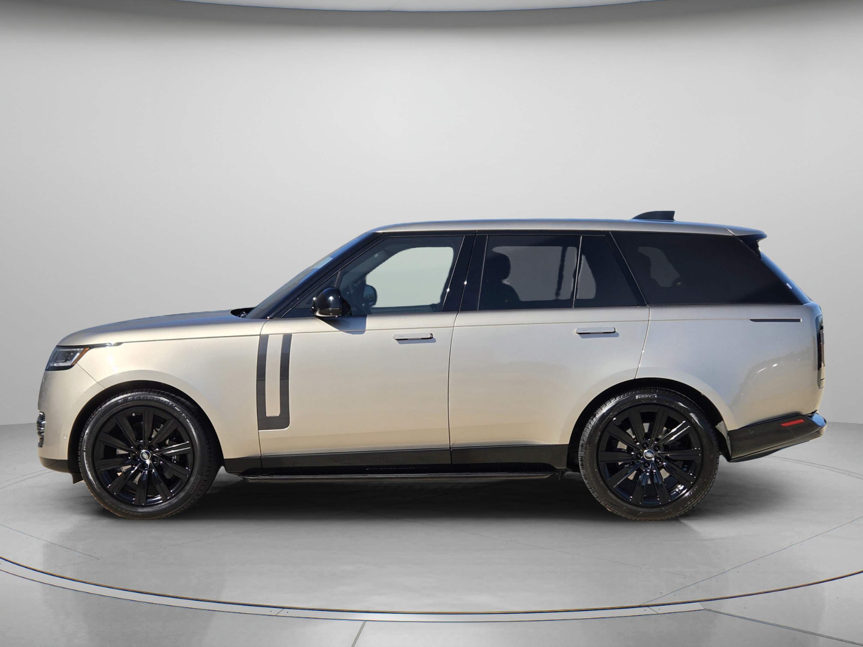 Certified 2023 Land Rover Range Rover SE AWD/4WD image 2