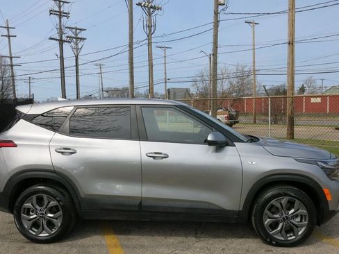 Used 2024 Kia Seltos LX AWD/4WD image 5