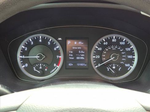 Used 2020 Hyundai Santa Fe SE AWD/4WD image 3