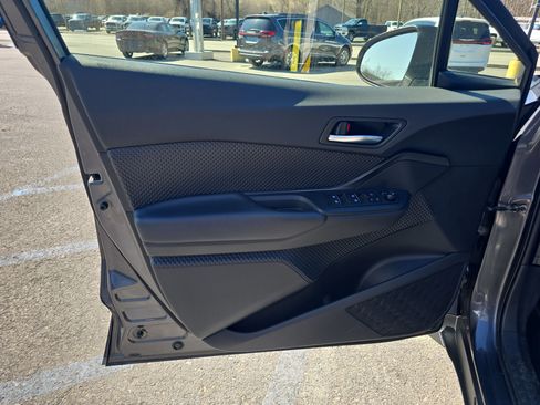 Used 2018 Toyota C-HR XLE image 16