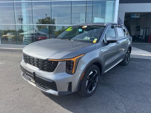 Certified 2025 Kia Sorento EX AWD/4WD image 2