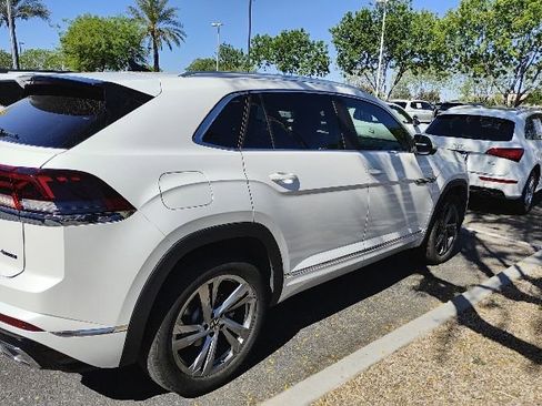 Used 2024 Volkswagen Atlas Cross Sport SEL R-Line image 5