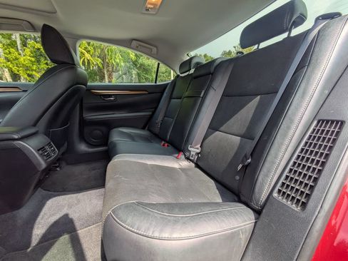 Used 2015 Lexus ES 300h w/ Navigation System Package FWD image 17