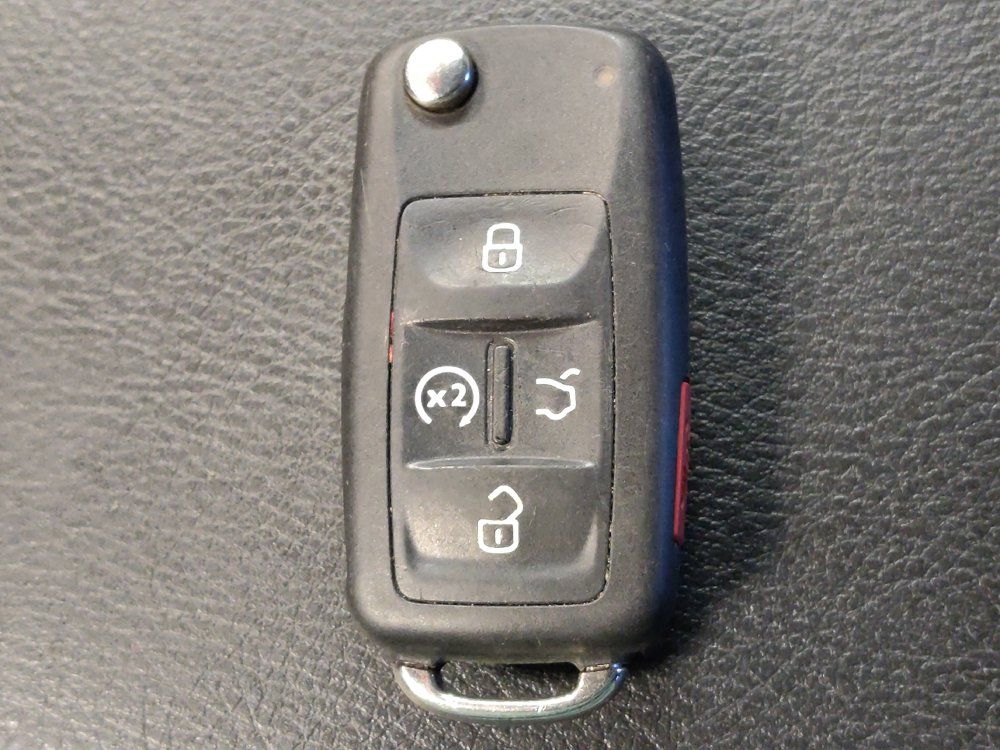 Used 2018 Volkswagen Passat 2.0T SE FWD image 32