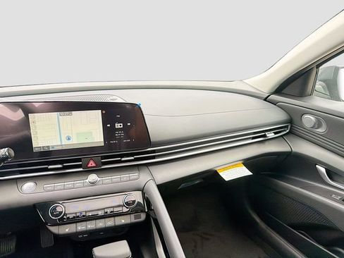 Certified 2026 Hyundai Elantra Limited FWD image 25