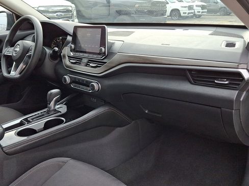 Used 2023 Nissan Altima 2.5 SV FWD image 12