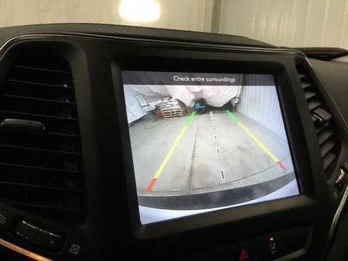 Used 2022 Jeep Cherokee Latitude w/ Trailer Tow Group image 28