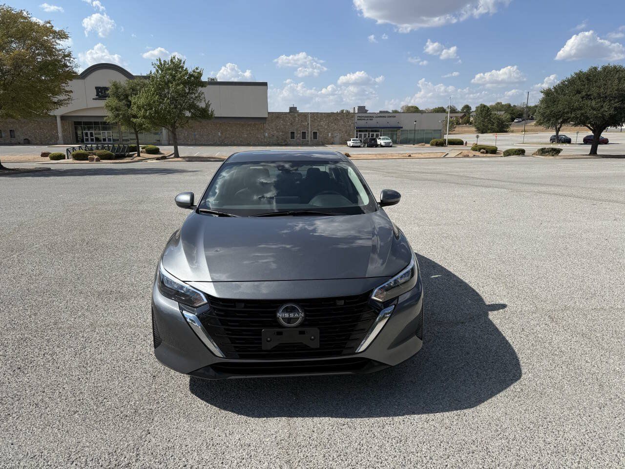 Used 2025 Nissan Sentra SV FWD image 2