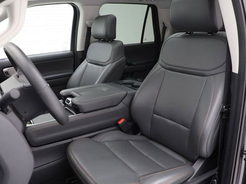 Used 2025 Ford Expedition Active AWD/4WD image 16