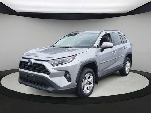 Used 2021 Toyota RAV4 XLE w/ Convenience Package AWD/4WD image 4