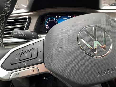 Used 2024 Volkswagen Atlas SEL AWD/4WD image 44