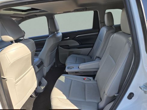 Used 2017 Toyota Highlander Limited FWD image 27