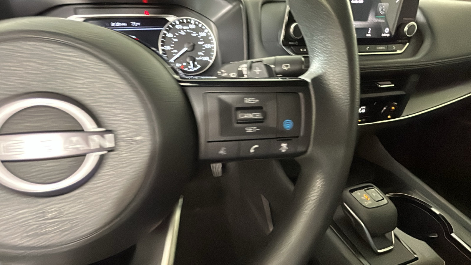 Used 2023 Nissan Rogue SV FWD image 21