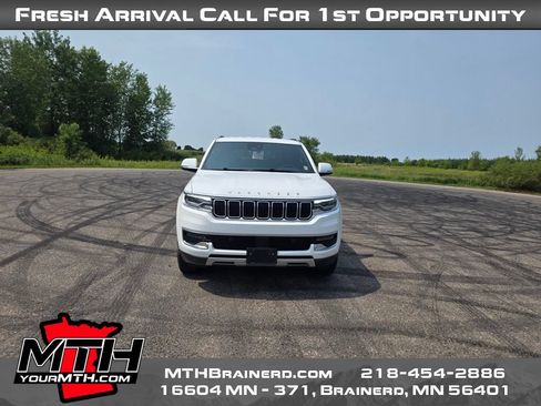 Used 2022 Jeep Wagoneer Series II AWD/4WD image 3