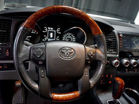 Used 2022 Toyota Sequoia Platinum AWD/4WD image 37