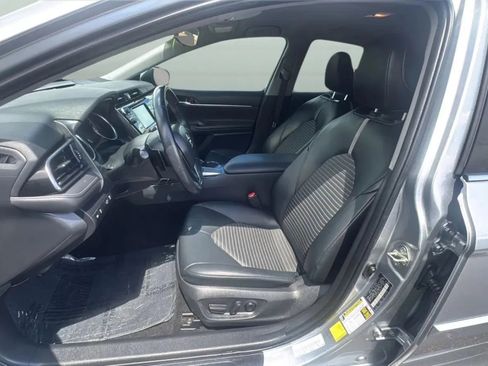Used 2020 Toyota Camry SE w/ Carpet Mat Package FWD image 25