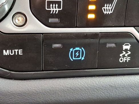 Used 2025 Jeep Wrangler Unlimited Sahara image 26