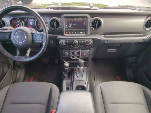 Certified 2021 Jeep Gladiator Sport AWD/4WD image 17