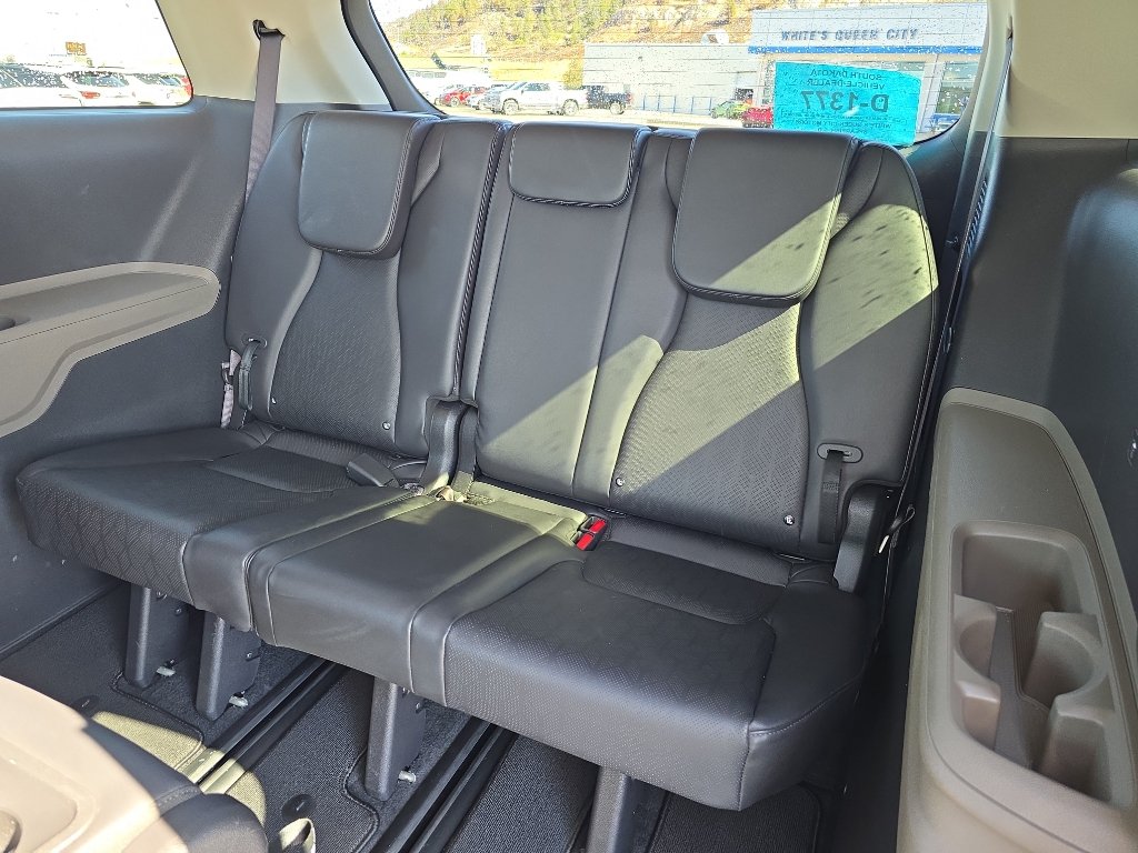 Used 2025 Kia Carnival FWD image 20