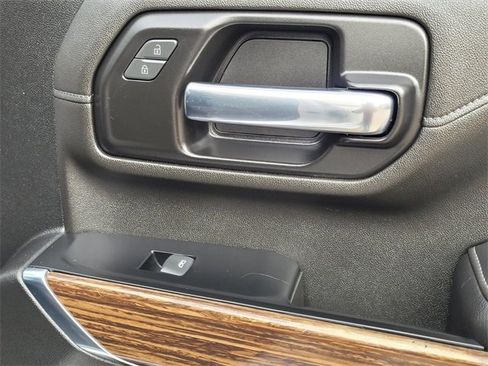 Used 2022 Chevrolet Silverado 2500 High Country w/ Z71 Off-Road Package image 12