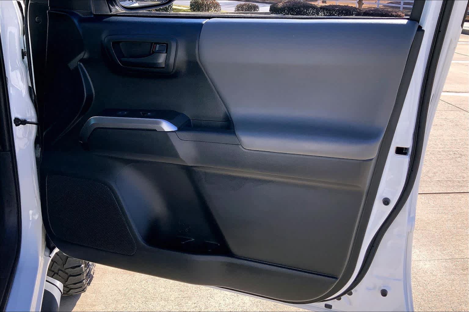 Used 2020 Toyota Tacoma SR5 AWD/4WD image 19