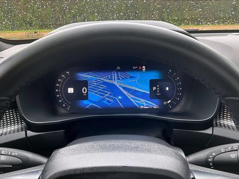 Certified 2025 Volvo XC40 B5 Plus AWD/4WD image 30