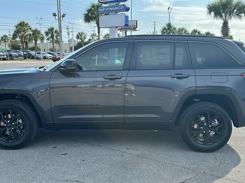 New 2026 Jeep Grand Cherokee Altitude RWD image 3