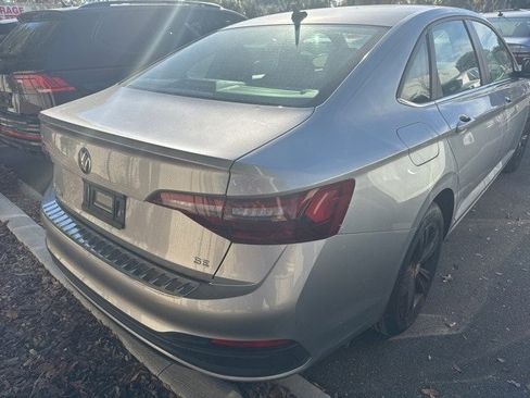 Used 2023 Volkswagen Jetta SE w/ Panoramic Sunroof Package image 10