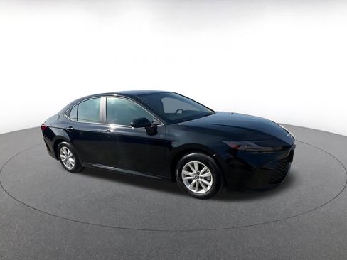 Used 2025 Toyota Camry LE image 2