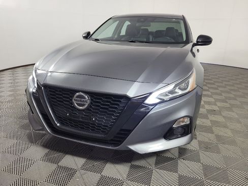 Used 2022 Nissan Altima 2.5 SR w/ Midnight Edition Package FWD image 15