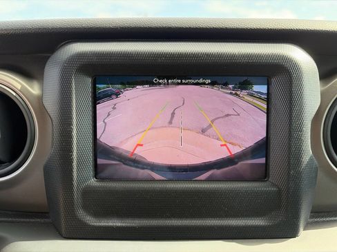 Used 2018 Jeep Wrangler Unlimited Sport S AWD/4WD image 12